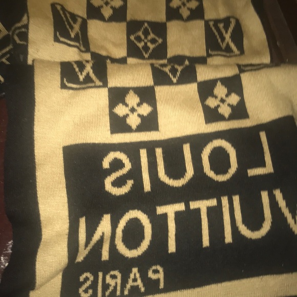 Louis Vuitton spring collection skully and scarf - Picture 2 of 5